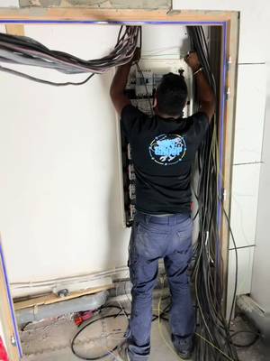 Partie 2 En un peu moins de trois mois, le chantier a pris vie sous nos yeux. Chaque jo…
